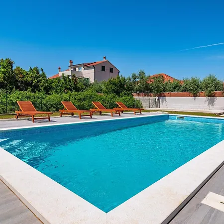 Apartamento 2 With Swimming Pool Nikola *