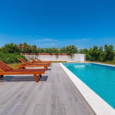 2 With Swimming Pool Nikola Apartman *