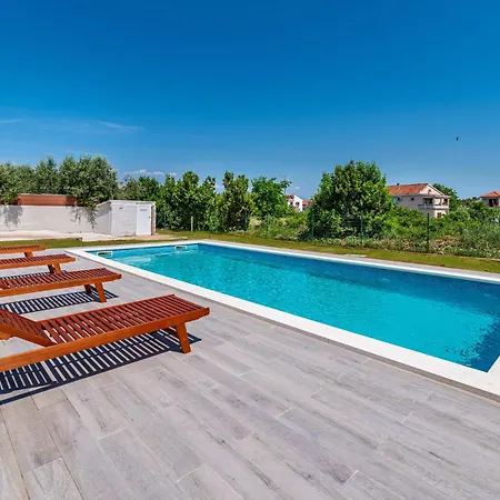 2 With Swimming Pool Nikola Lejlighed Nin